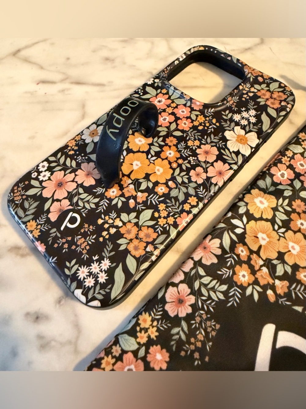 Loopy Case iPhone 16 Pro (Righty) - Picture 2 of 3